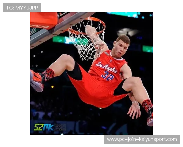 NBA单臂暴扣气势十足：篮球场上的王者之舞