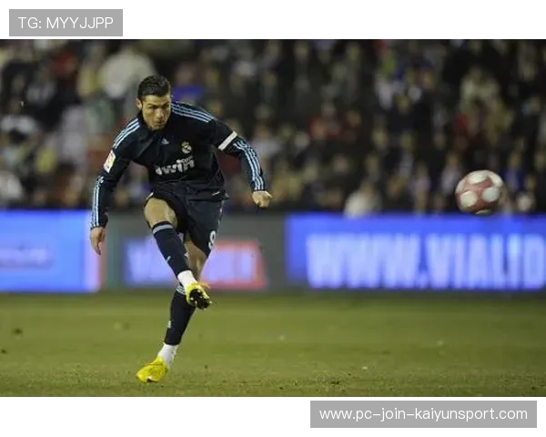 C罗任意球特训记:精准角度与弧线的秘密 C罗任意球特训记:精准角度与弧线的秘密