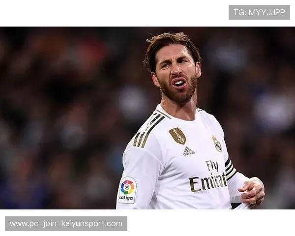 皇马在肋部持续压迫，维尼修斯强突被放倒