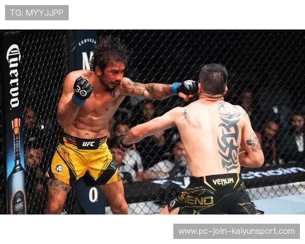 UFC拳手背摔对手动作太狠，搏击场上的极致瞬间震撼人心